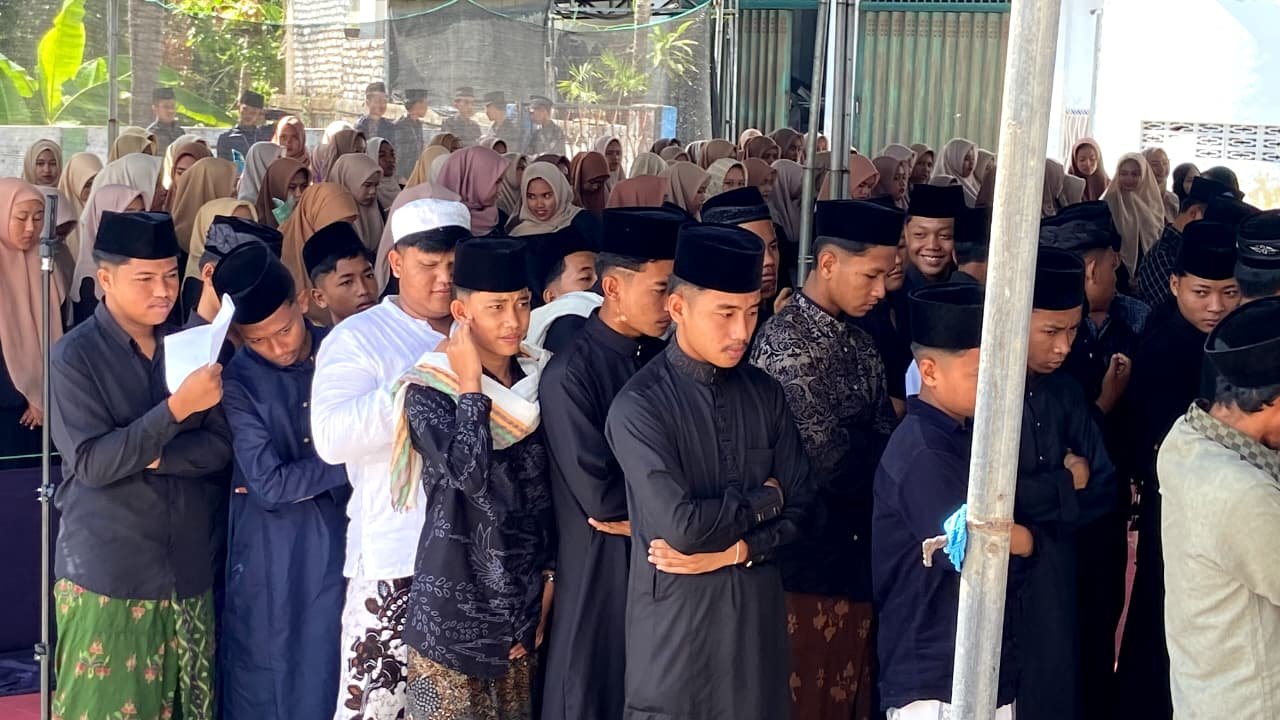 OSIM MA Mambaul Ulum 2 Gelar Bedah Buku “Tour Religi Nabi Muhammad” Bersama Penulisnya, KH. Khalil Kawakib